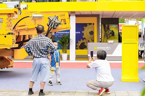 熱烈祝賀上海創(chuàng)力集團參展貴州能博會取得圓滿成功(圖5)