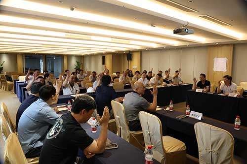 上海創(chuàng)力集團(tuán)組織召開第三屆第十次職工代表大會——專題審議《員工手冊》(圖3) 上海創(chuàng)力集團(tuán)組織召開第三屆第十次職工代表大會——專題審議《員工手冊》(圖3)