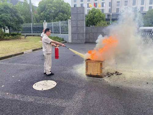 “人人講安全、個(gè)個(gè)會應(yīng)急”——上海創(chuàng)力集團(tuán)開展“安全月”消防演習(xí)活動(dòng)(圖3)